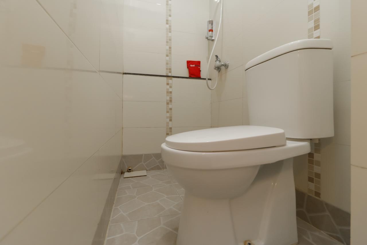 Reddoorz Near Maimun Palace Медан Екстериор снимка