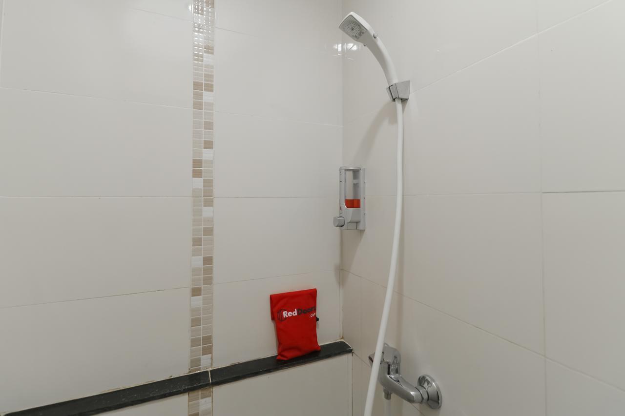 Reddoorz Near Maimun Palace Медан Екстериор снимка
