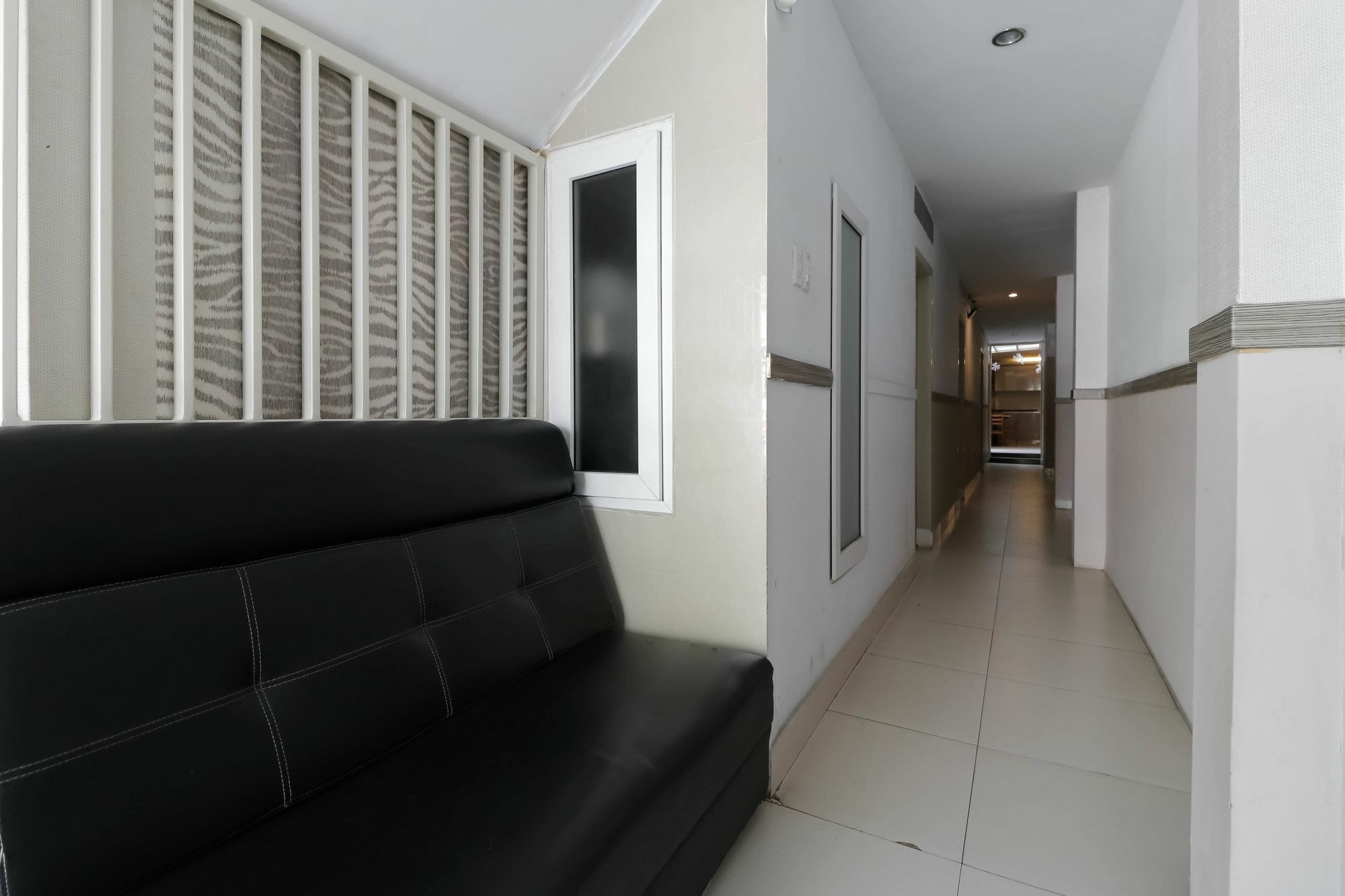 Reddoorz Near Maimun Palace Медан Екстериор снимка