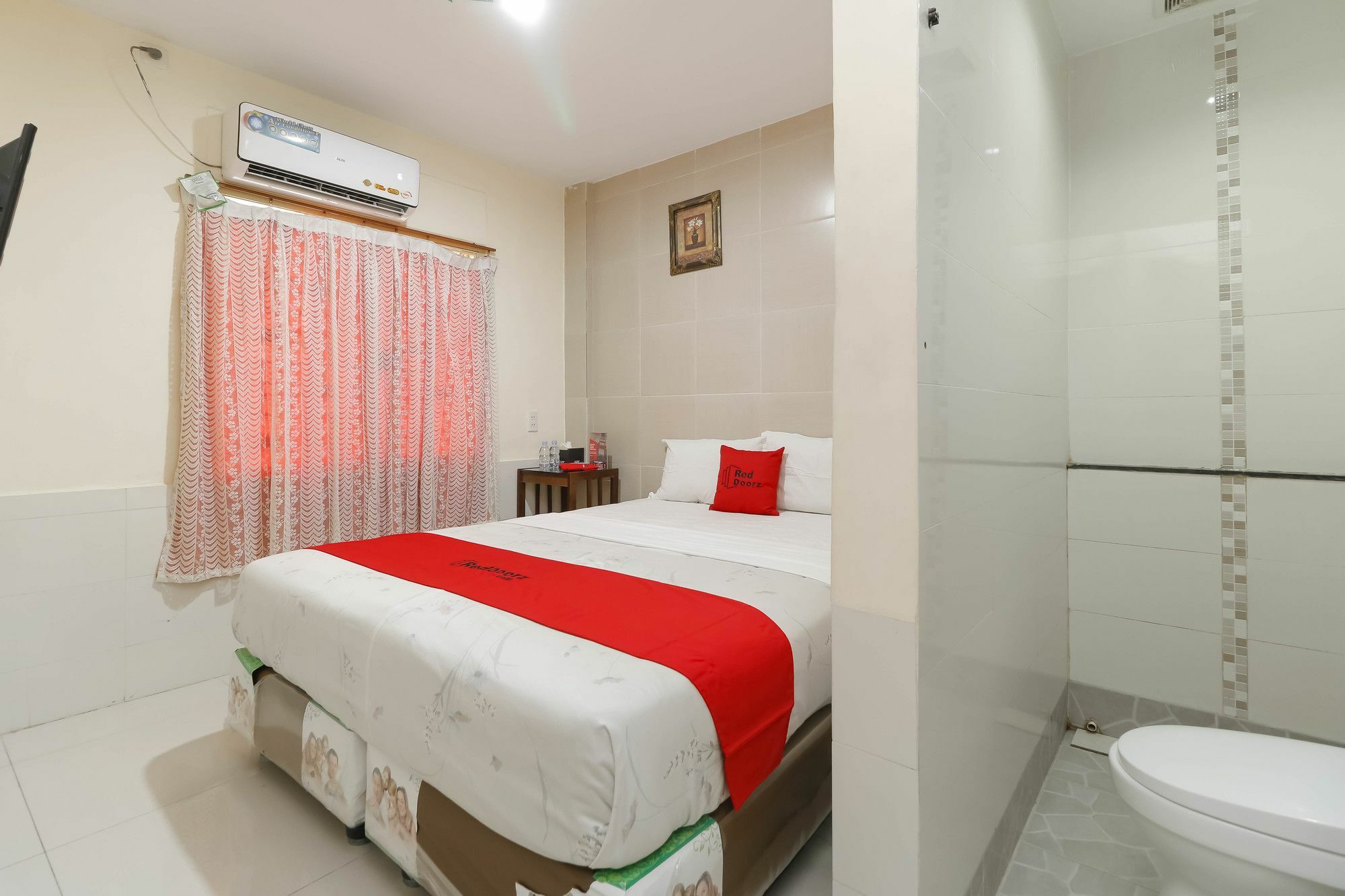 Reddoorz Near Maimun Palace Медан Екстериор снимка